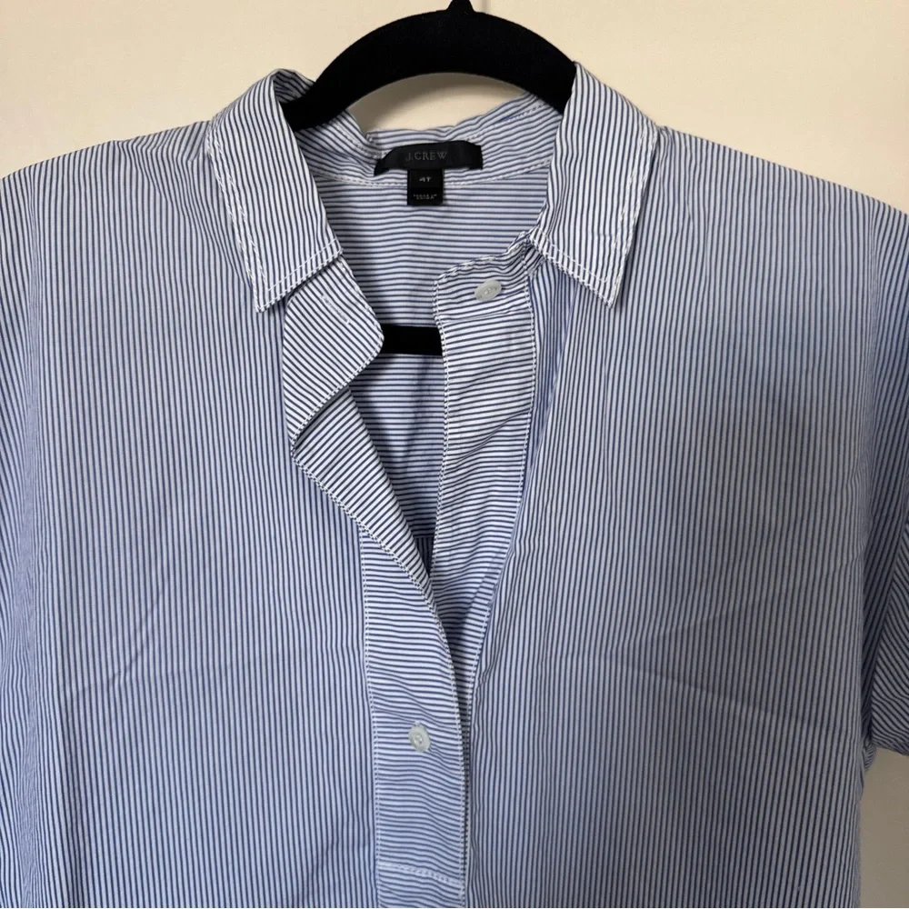 J.crew women’s Short Sleeve popover top in blue stripe size 4 Tall